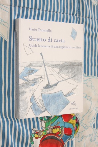 Stretto carta - stretto, di